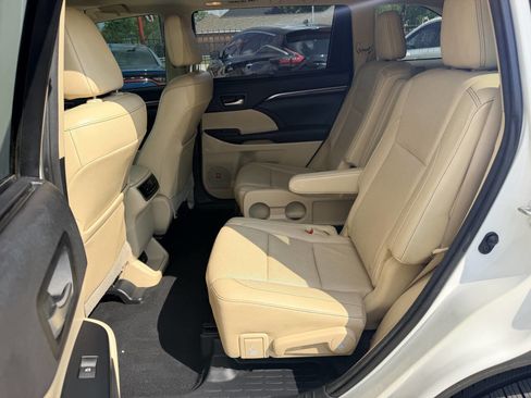 Used 2015 Toyota Highlander Limited image 13