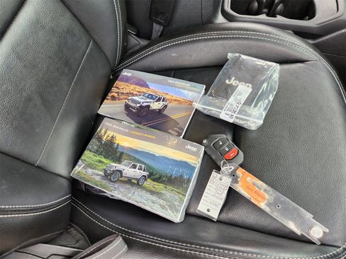 Used 2023 Jeep Wrangler Sahara image 41