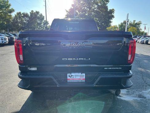Used 2026 Chevrolet Colorado ZR2 w/ Technology Package AWD/4WD image 8