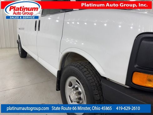 Used 2017 Chevrolet Express 3500 Extended RWD image 48