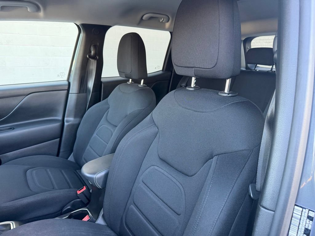Certified 2022 Jeep Renegade Latitude AWD/4WD image 22