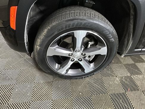 Used 2023 Jeep Grand Cherokee 4WD 4xe image 11