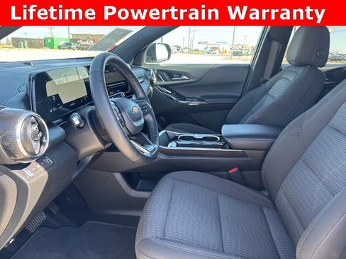 Used 2025 Chevrolet Equinox LT image 2