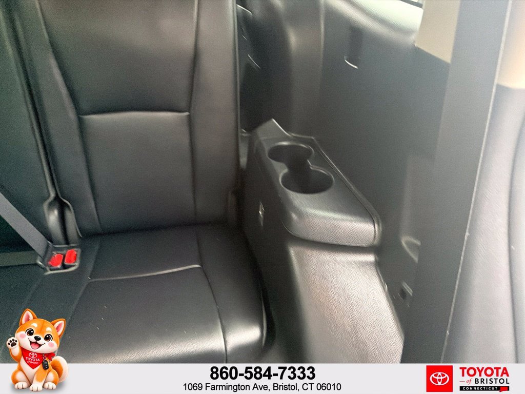 Used 2022 Toyota Highlander XLE AWD/4WD image 37