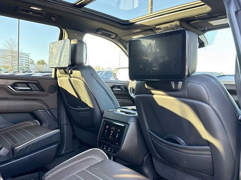 Used 2025 GMC Yukon Denali Ultimate image 16