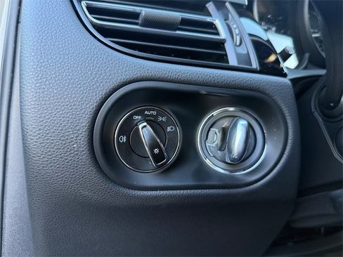 Used 2022 Porsche Macan image 14