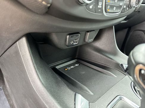 Used 2023 Chevrolet Traverse Premier FWD image 56