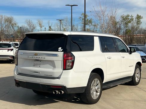 Used 2022 Chevrolet Suburban Premier w/ Premium Package image 12