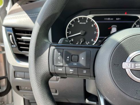 Used 2022 Nissan Rogue SV image 28