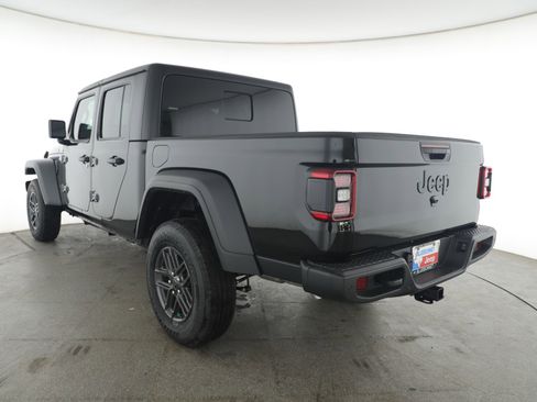 New 2025 Jeep Gladiator Sport image 7