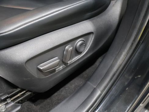 Used 2023 Toyota Highlander XLE image 13