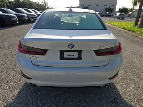 Used 2022 BMW 330i Sedan w/ Premium Package 2 RWD image 4