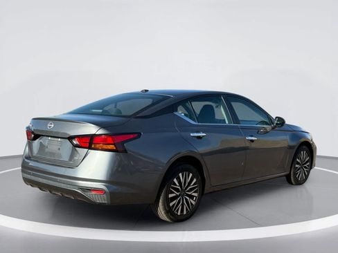 Used 2025 Nissan Altima 2.5 SV AWD/4WD image 5