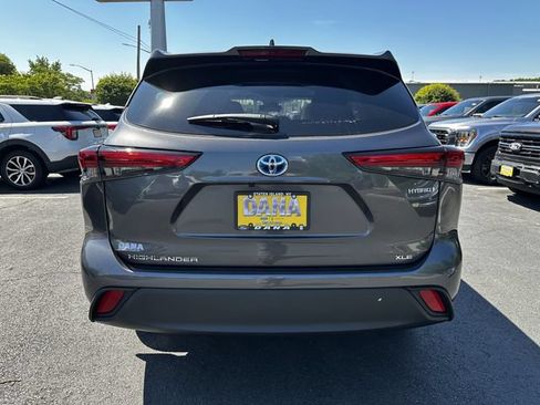 Used 2023 Toyota Highlander XLE AWD/4WD image 6