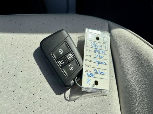 Used 2018 Volkswagen Tiguan SEL AWD/4WD image 19