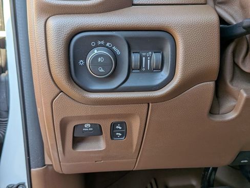 Used 2019 RAM 1500 Laramie AWD/4WD image 18