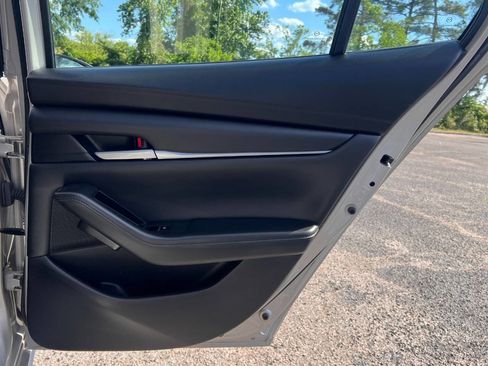Used 2022 MAZDA MAZDA3 s image 17