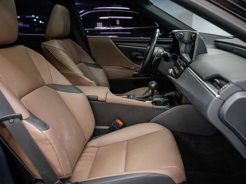 Used 2024 Lexus ES 300h w/ Premium Package image 16