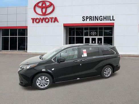 New 2026 Toyota Sienna XLE FWD image 2