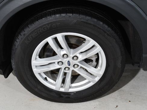 Used 2022 Ford Explorer XLT w/ Equipment Group 202A image 25