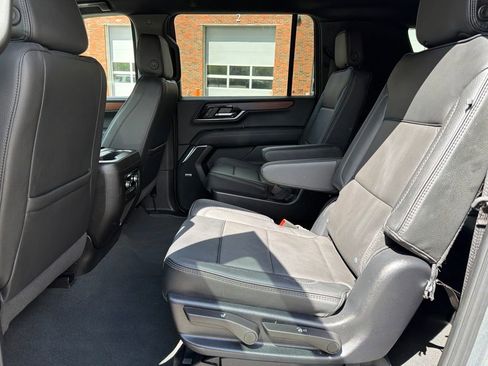 Used 2025 GMC Yukon XL Denali AWD/4WD image 28