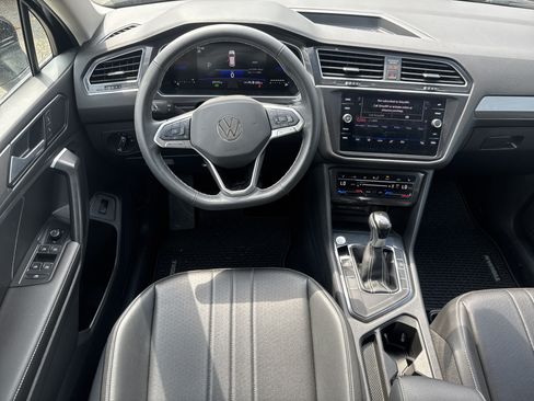Used 2024 Volkswagen Tiguan SE FWD image 7