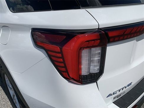 New 2025 Ford Explorer Active image 10