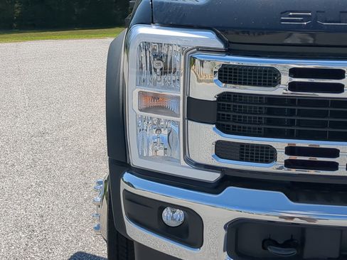 New 2025 Ford F550 2WD Regular Cab Super Duty w/ XL Chrome Package image 8