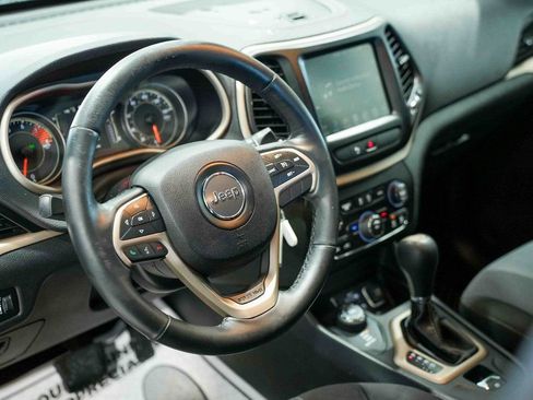 Used 2016 Jeep Cherokee Latitude w/ Safety/Convenience Group image 20