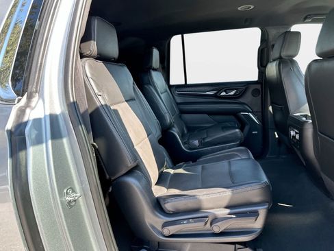 Used 2023 GMC Yukon XL Denali AWD/4WD image 13