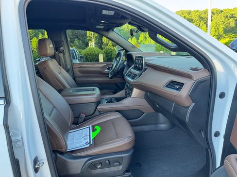 Used 2021 Chevrolet Tahoe High Country AWD/4WD image 32