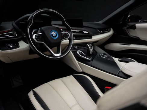 Used 2019 BMW i8 Roadster AWD/4WD image 2