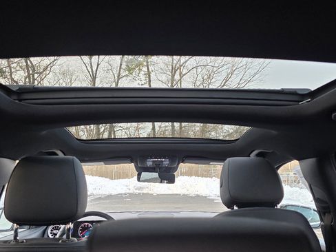 Used 2022 Mercedes-Benz GLB 250 w/ Premium Package Lite image 27