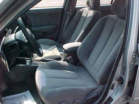 Used 2005 Hyundai Elantra GLS FWD image 24