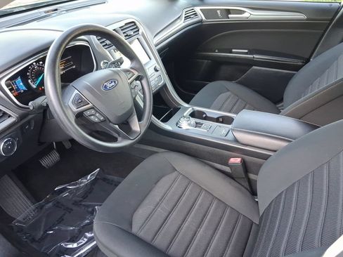 Used 2019 Ford Fusion SE FWD image 16