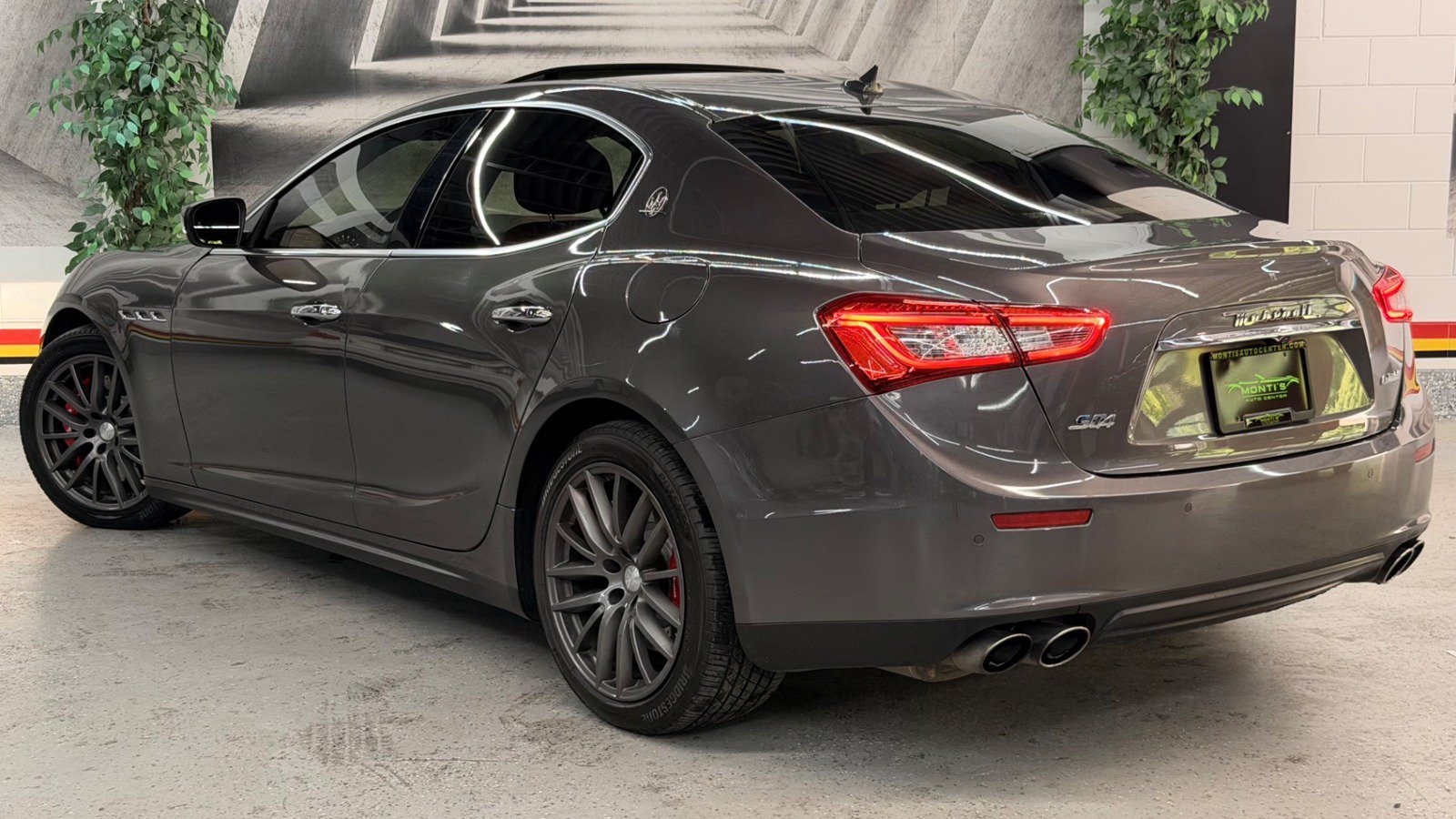 Used 2017 Maserati Ghibli S Q4 AWD/4WD image 4