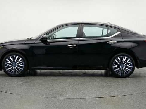 Used 2025 Nissan Altima 2.5 SV image 5