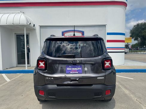 Used 2018 Jeep Renegade Latitude AWD/4WD image 27