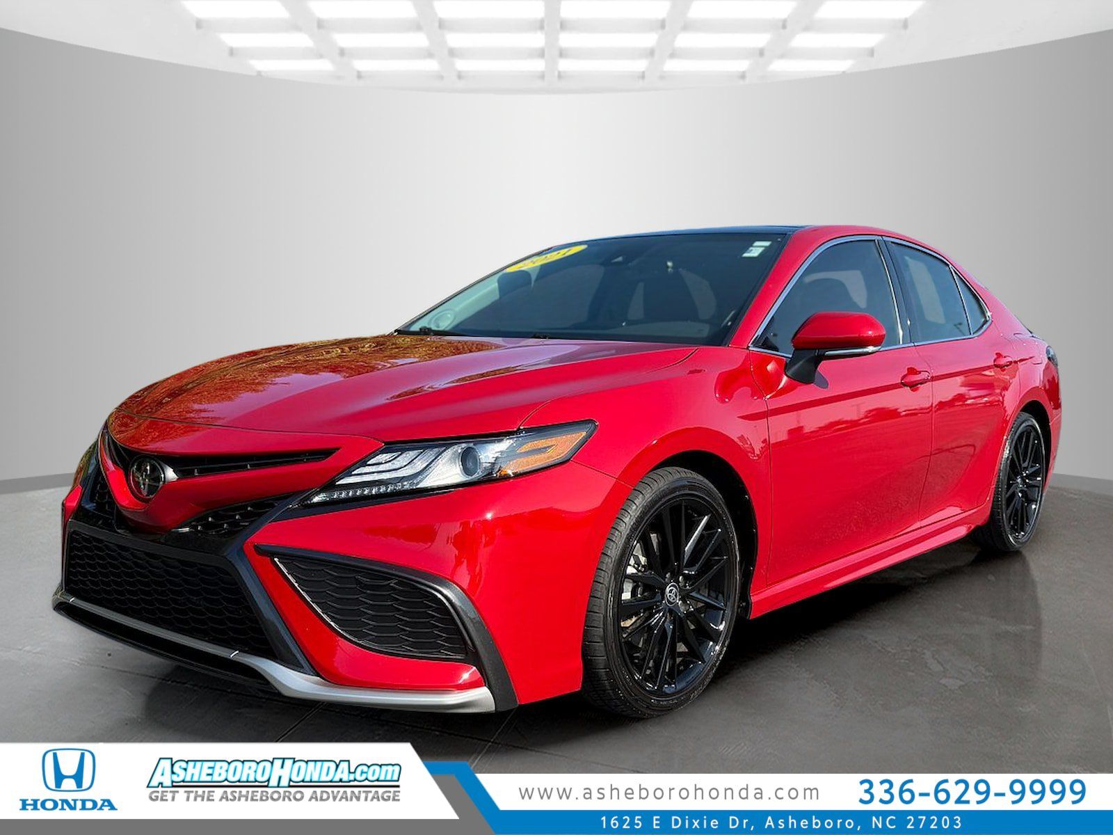 Used 2021 Toyota Camry XSE w/ Navigation Package FWD image 1