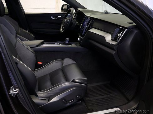 Used 2022 Volvo XC60 T8 R-Design w/ Advanced Package AWD/4WD image 33