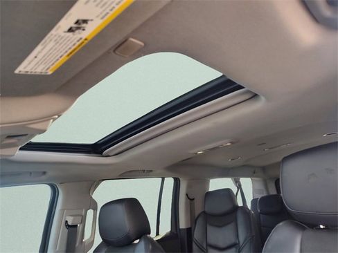 Used 2018 Cadillac Escalade ESV Luxury image 28