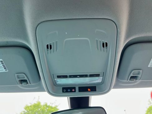 Used 2019 Chevrolet Cruze Premier FWD image 32