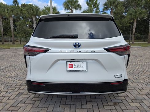 Certified 2024 Toyota Sienna Limited image 10