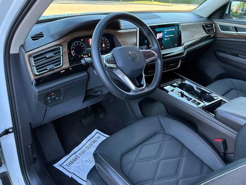 Used 2024 Volkswagen Atlas SE AWD/4WD image 13