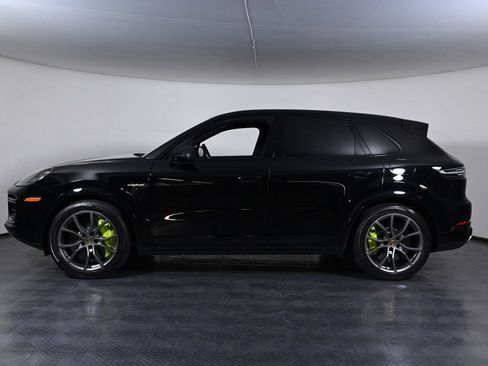 Certified 2022 Porsche Cayenne Turbo S AWD/4WD image 10
