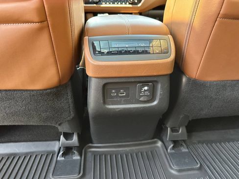 Used 2023 Nissan Pathfinder Platinum AWD/4WD image 23