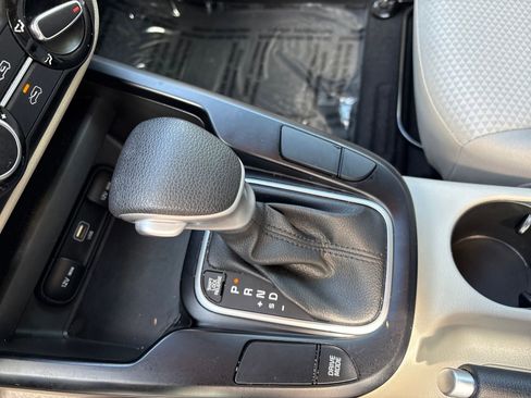 Used 2025 Kia Soul LX w/ LX Technology Package FWD image 24