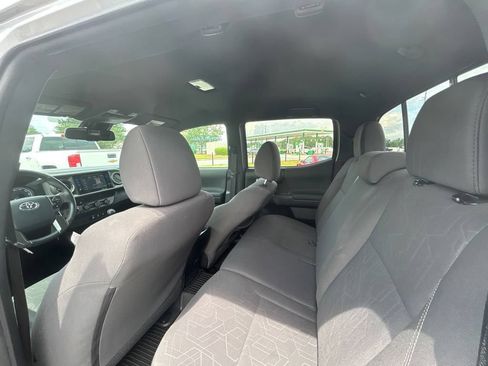 Used 2019 Toyota Tacoma TRD Off-Road AWD/4WD image 4
