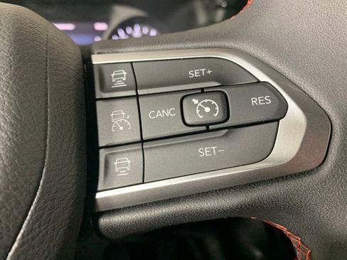 Used 2025 Jeep Compass Trailhawk image 19