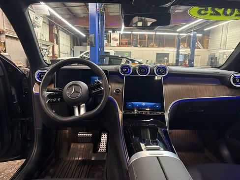 Used 2025 Mercedes-Benz GLC 350e GLC 350e image 12